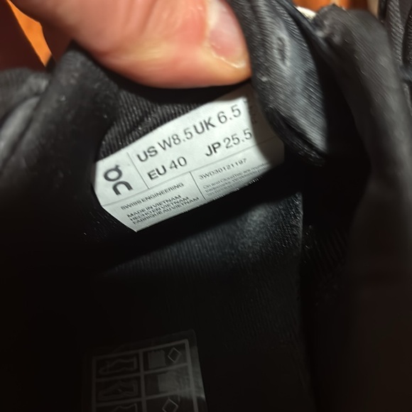 Women’s On Cloudstratus running shoes size 8.5 - Picture 4 of 5